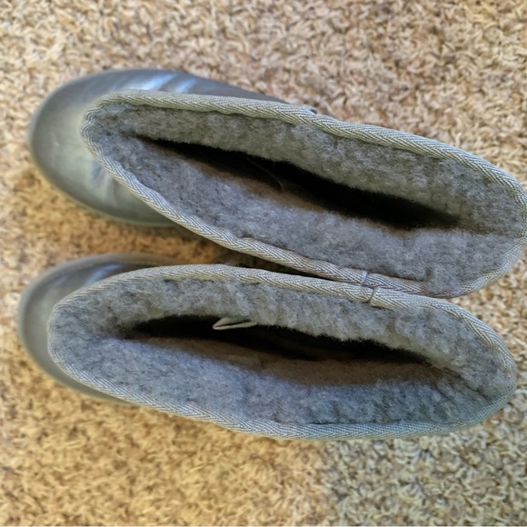 UGG Australia Classic Metallic Gray Leather Suede BOOTS size 7 Fur lined, Warm - Picture 5 of 8